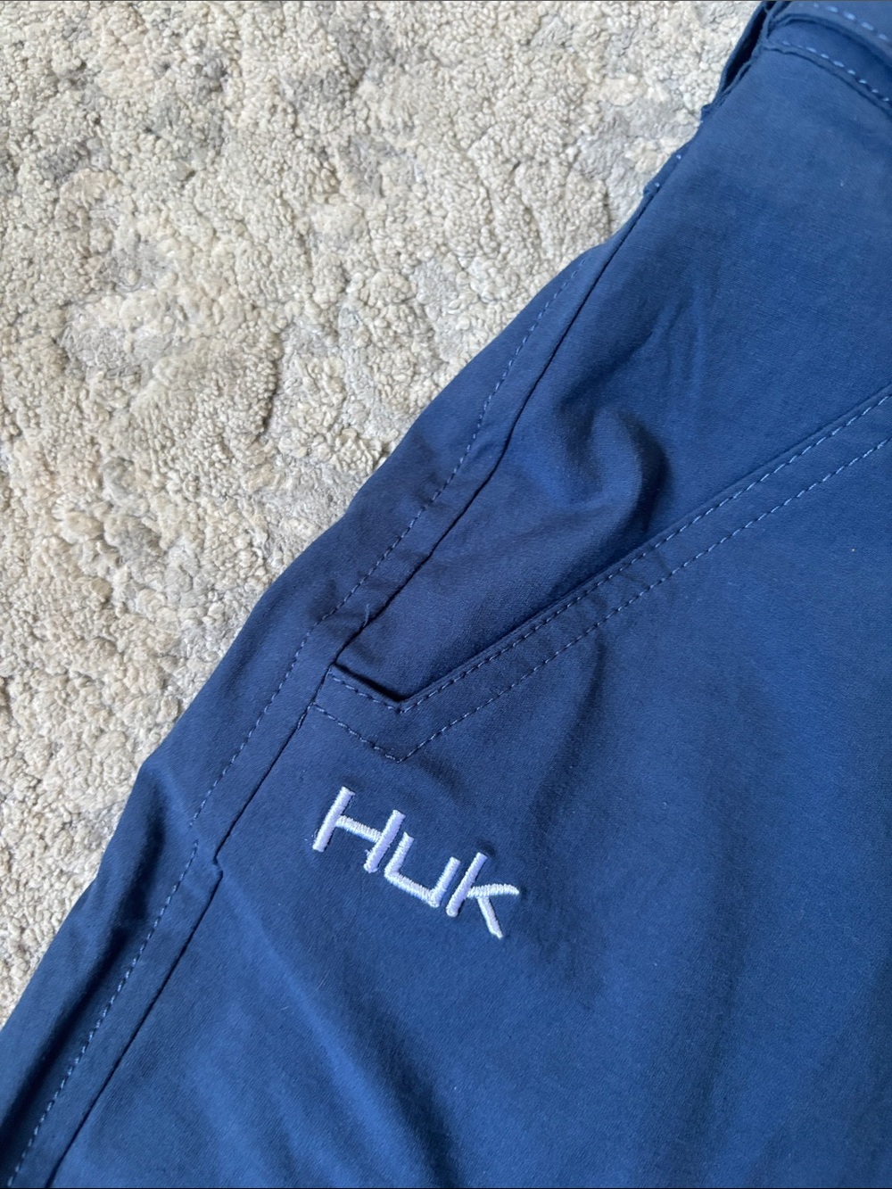 Huk Men's Navy Hybrid Fishing Shorts - Picture 4 of 6